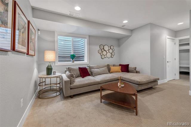 Building Photo - 556 Madison St