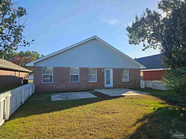 Building Photo - 28 Easton St