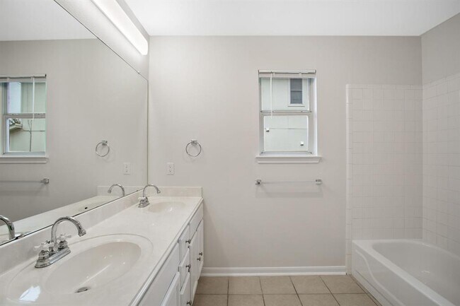 Building Photo - 809 Deercreek Ln