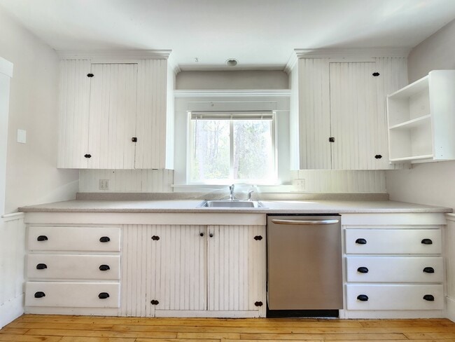 Building Photo - 387 College Ave