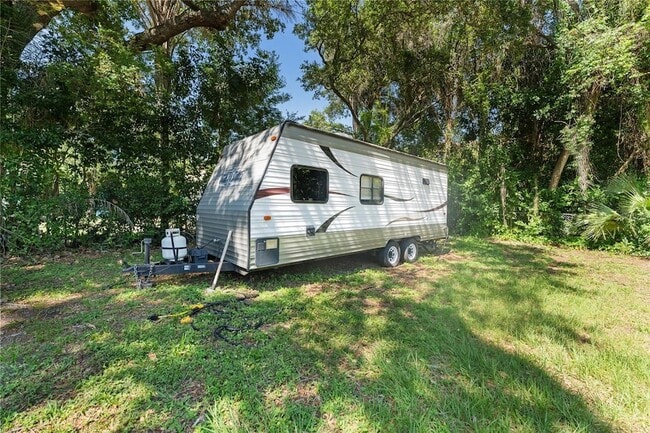 Building Photo - 4939 Woodland Dr