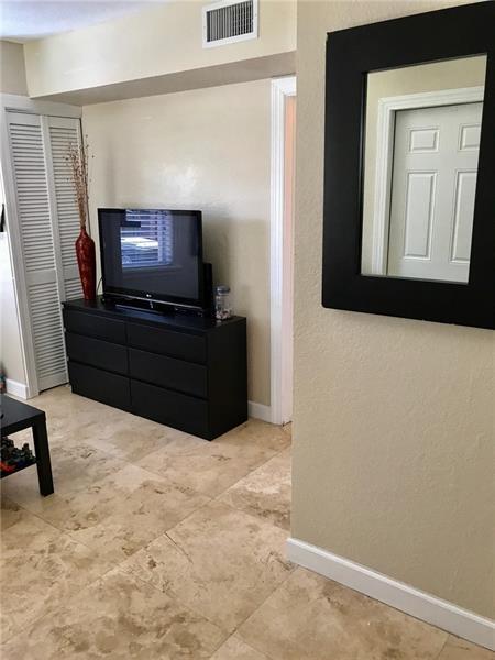 Building Photo - 1047 NE 37th St