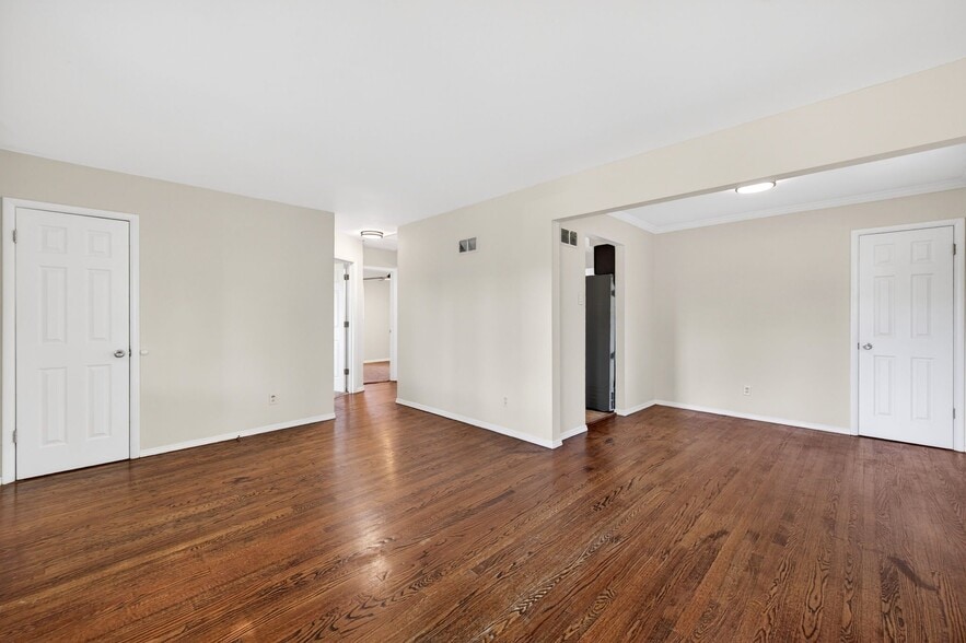 Building Photo - 3945 Crosby Dr