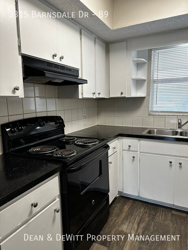 Building Photo - 3315 Barnsdale Dr