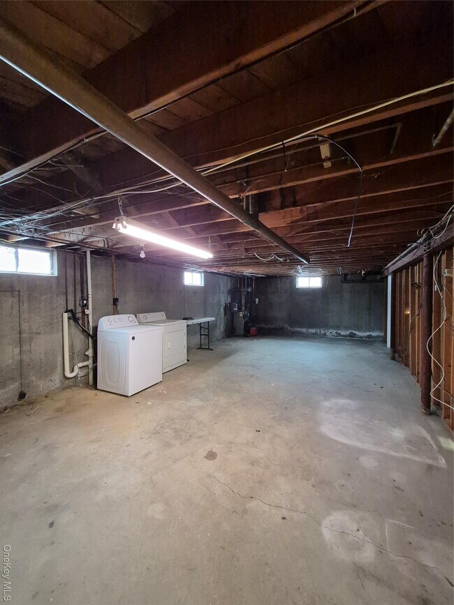 Building Photo - 907 1st St