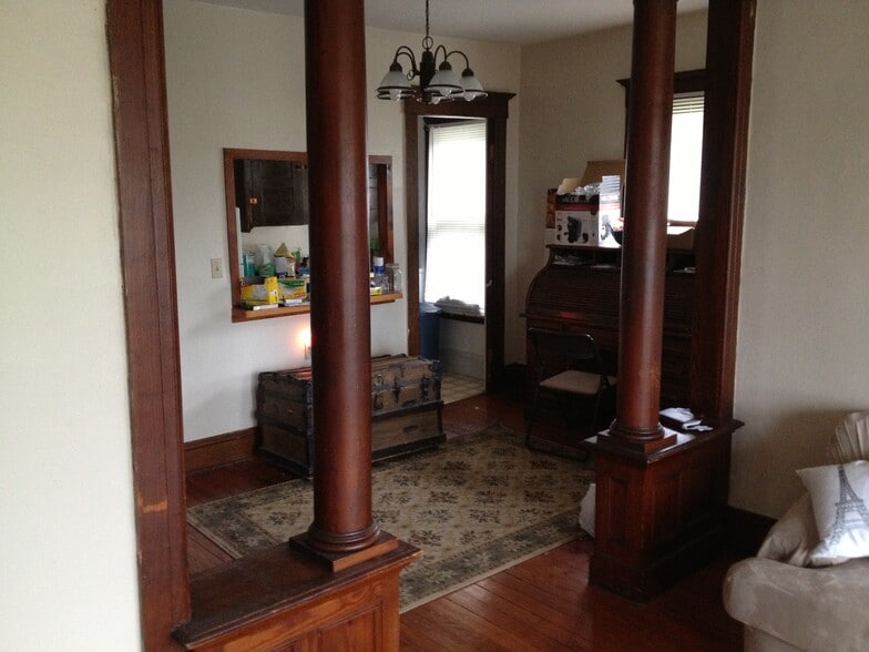 diningroom - 221 Ulster St