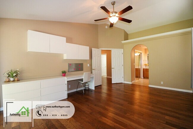 Building Photo - 5826 Beaumont Dr