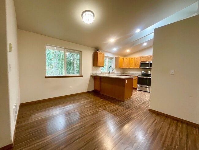 Building Photo - Beautiful 3 Bedroom, 2.5 Bath Home in Gated Clearwood Community!