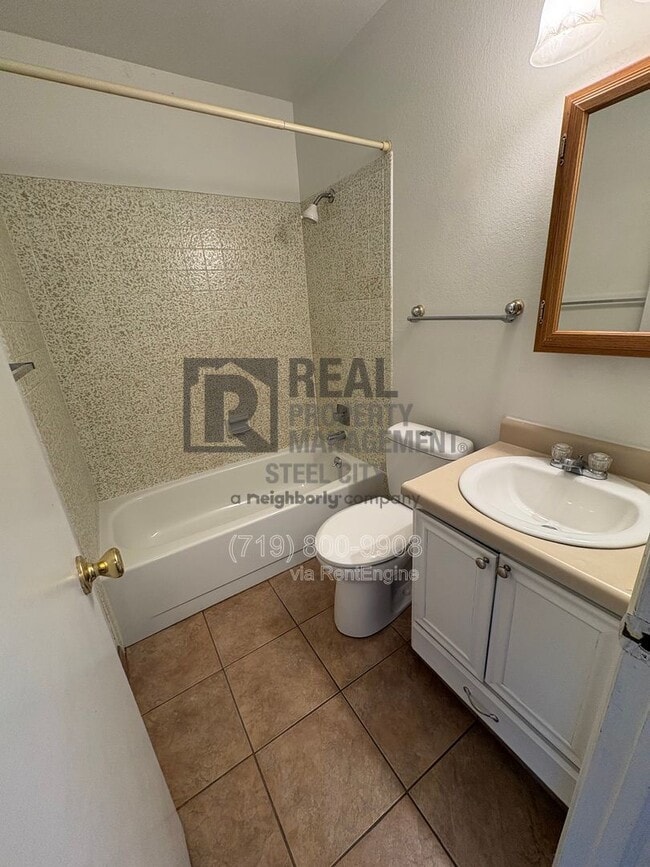 Building Photo - 1928 N Salem Ave