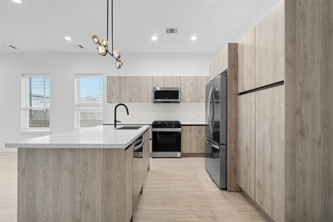 Building Photo - 105 Tolima Dove St