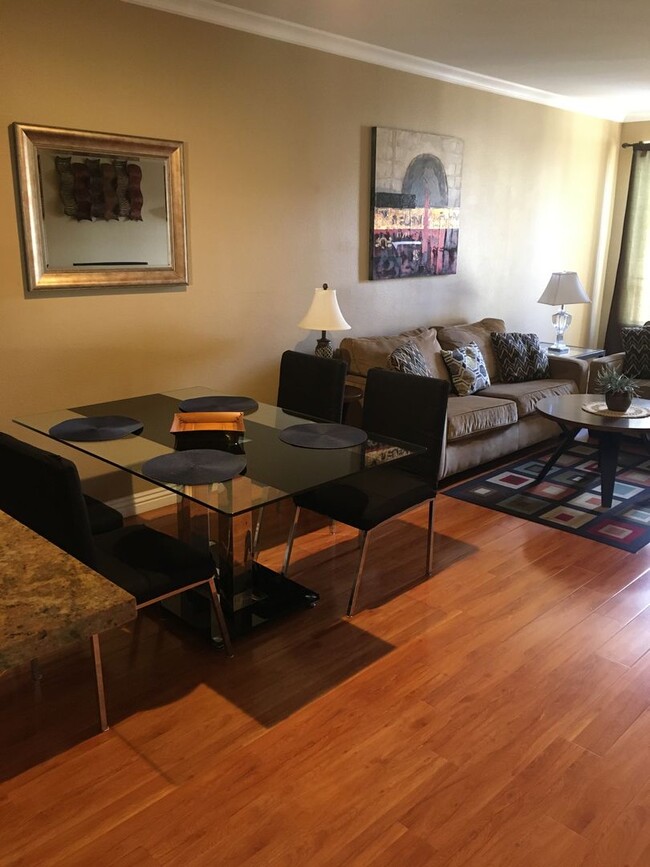 Building Photo - Meridian Furnished 1 Bed | 1 Bath Meridian...