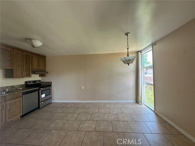 Building Photo - 9070 Huntington Dr