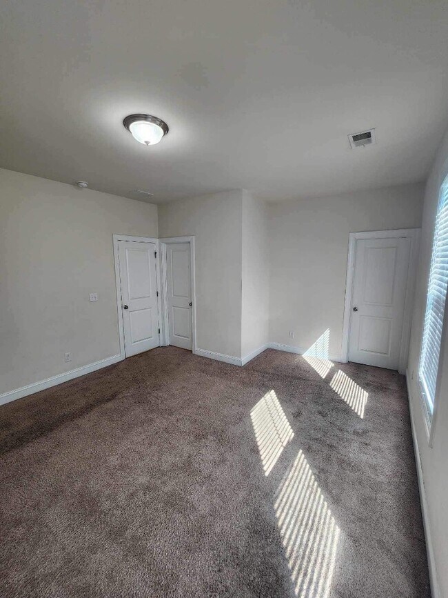 Building Photo - 5428 Sunset Lake Ln