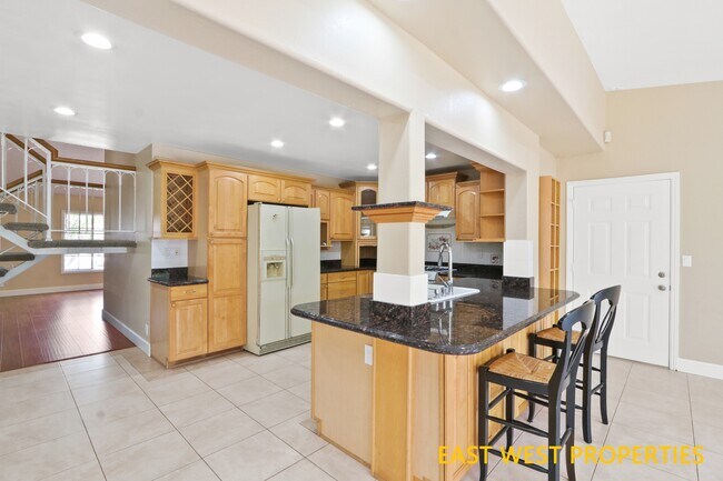 Building Photo - 11186 Lavender Ave
