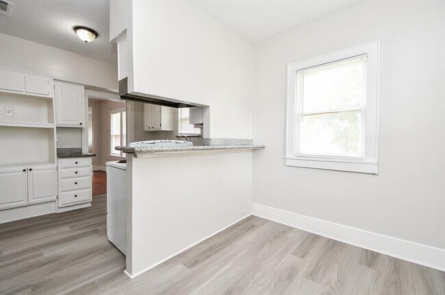 Building Photo - 5049 Jefferson St