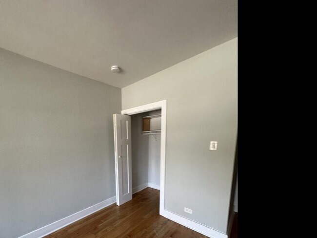 Building Photo - 0 bedroom in Chicago IL 60610