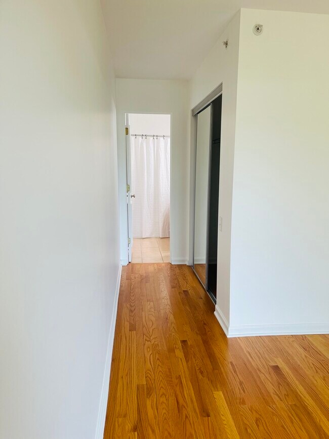 Building Photo - 600 W Russell St