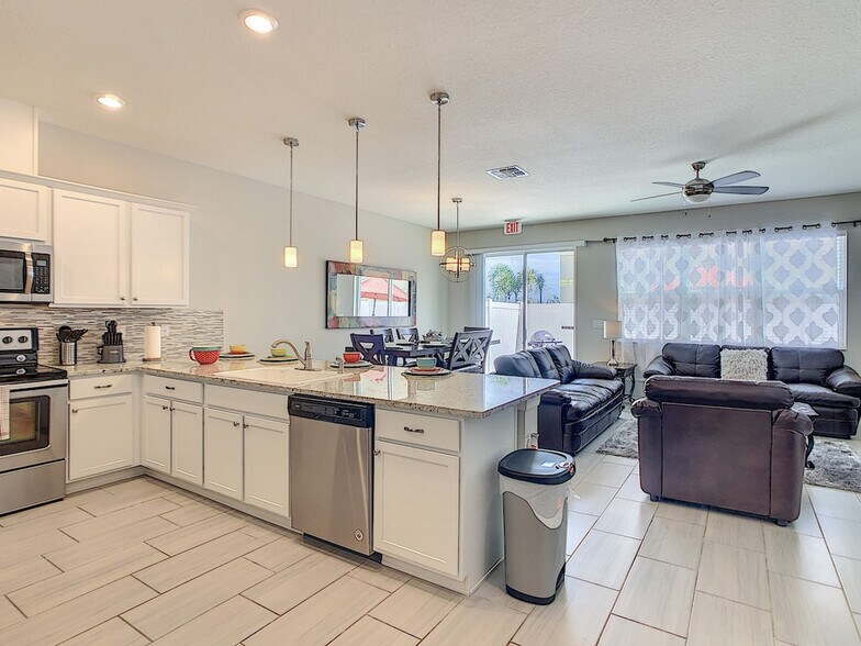 Building Photo - 5142 Adelaide Dr