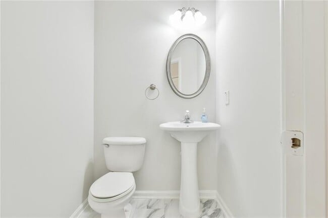 Building Photo - 2694 Winslow Ridge Dr NE
