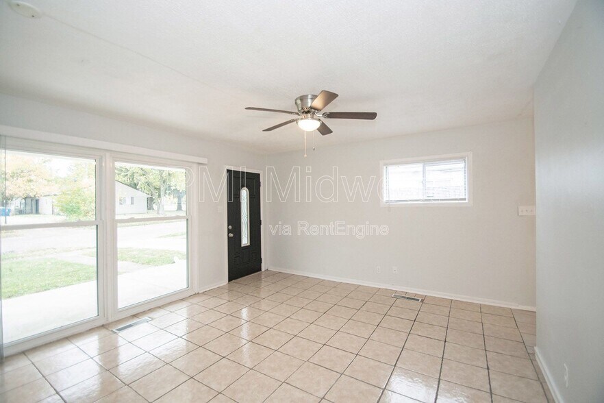 Building Photo - 4610 Karen Dr