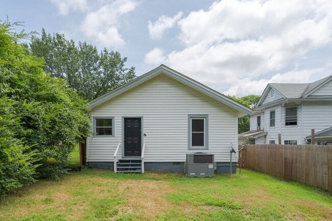 Building Photo - Cozy 3-Bedroom Home with Classic Charm in ...