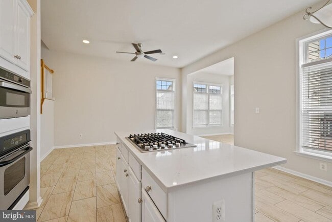 Building Photo - 43139 Royal Fern Terrace