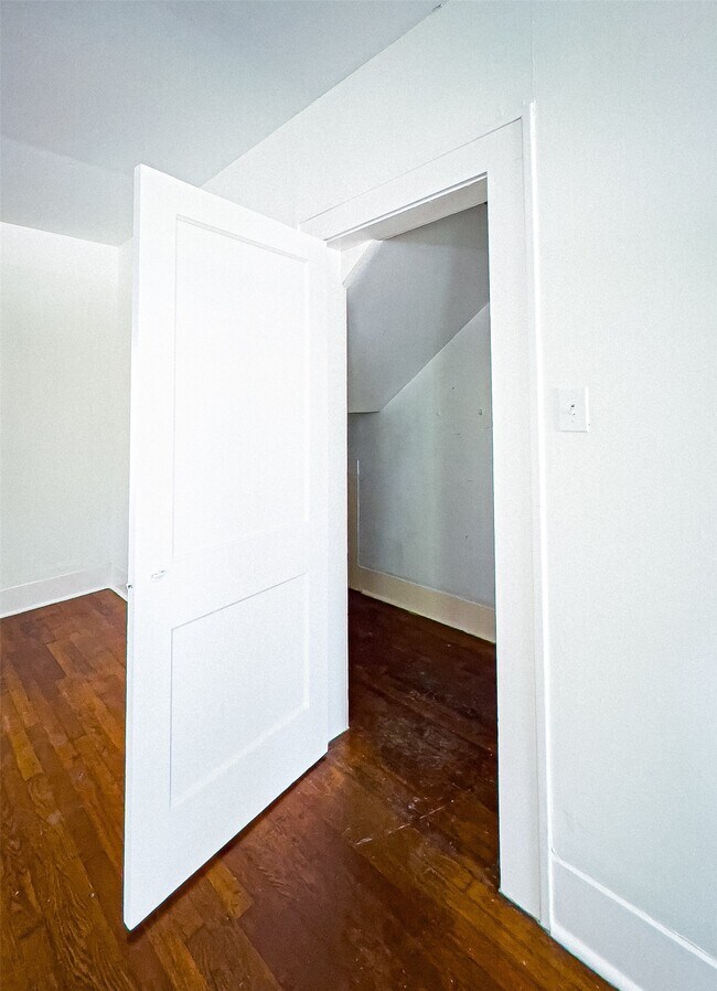 Building Photo - 1609 Kipling St