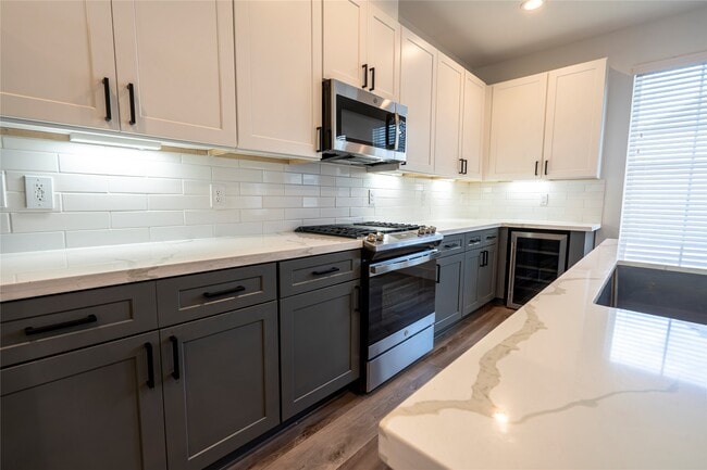 Building Photo - 2056 Johanna Dr