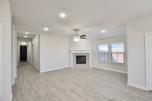 Building Photo - FOR LEASE! Charming 4 Bedroom - 2 Bathroom...