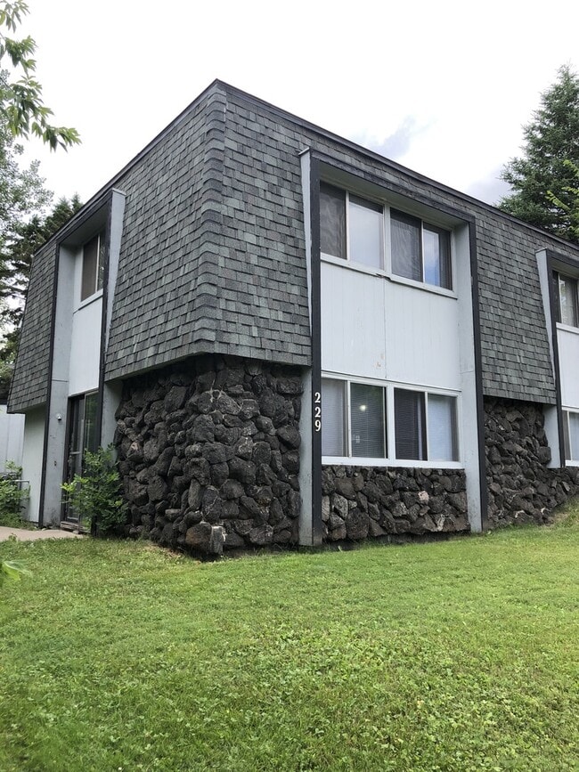 Building Photo - 229 S 21st Ave E