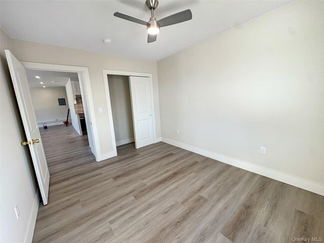 Building Photo - 110 Jericho Tpke