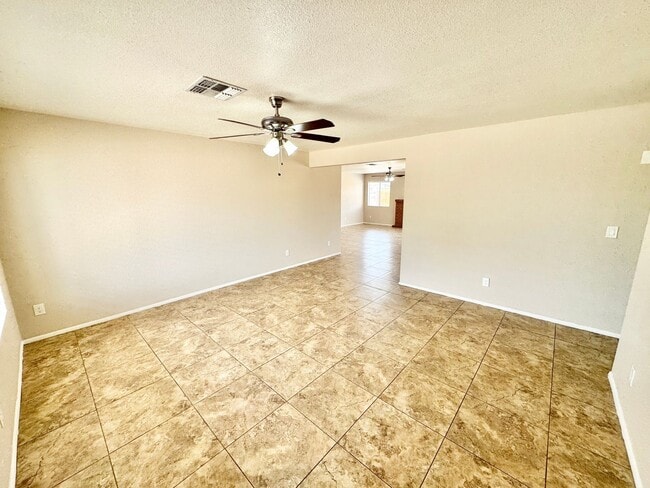 Building Photo - Fantastic 3 Bedroom/2 Bath Single Level Home & NO HOA!  Schedule a Showing Today!