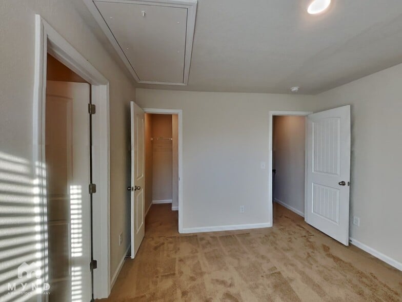 Building Photo - 250 Yorktown Ln