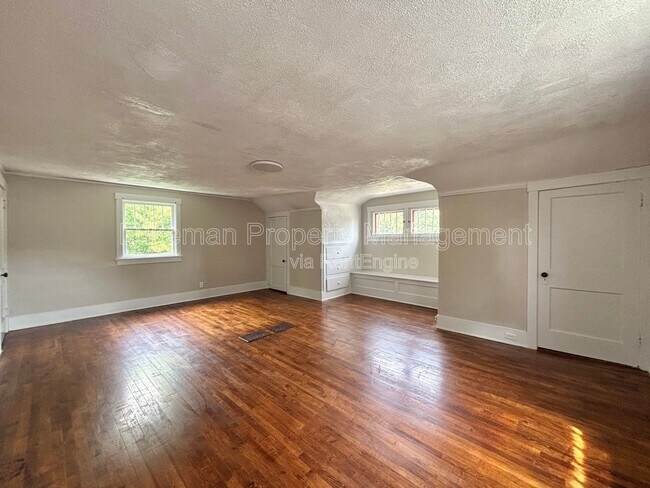 Building Photo - 819 Hoffman Ct