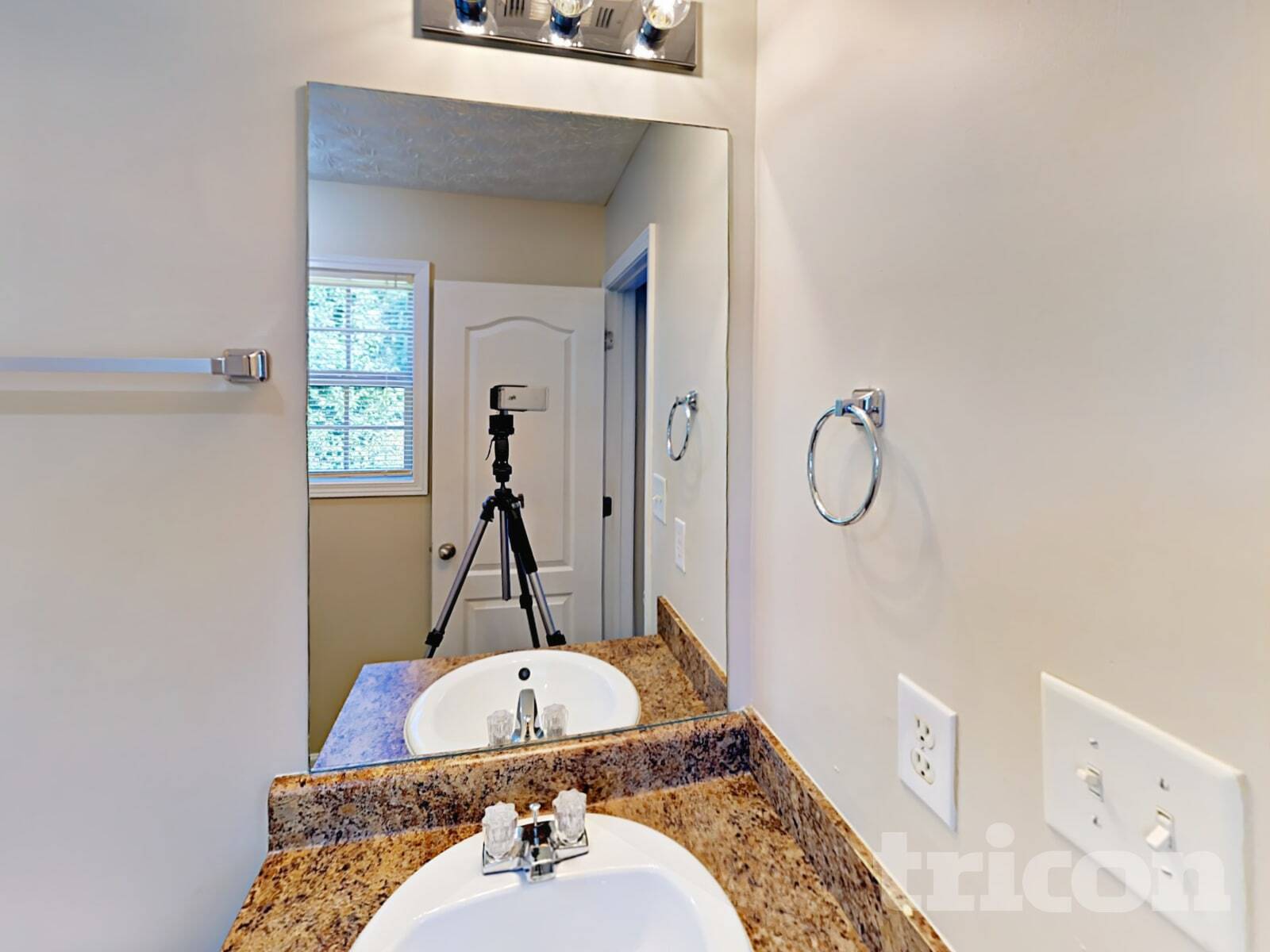 Building Photo - 1047 Wedgewood Ct NE