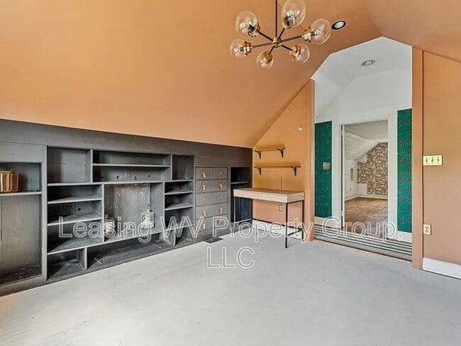 Building Photo - 887 Poplar Rd