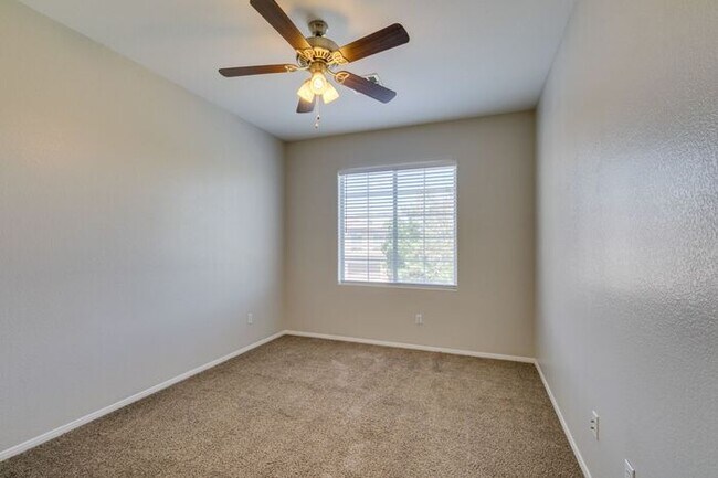 Building Photo - Beautiful 3 Bed / 3 Bath Home in Skyridge Community