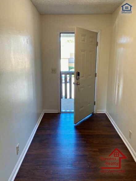 Building Photo - 419 Oriole Dr