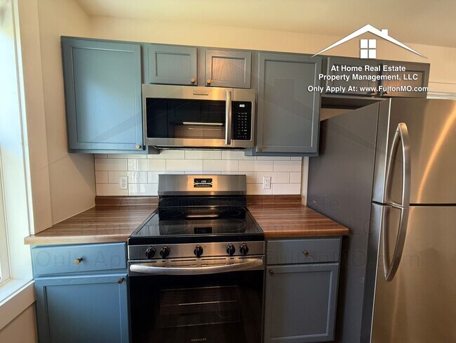 Building Photo - 210 W 6th St