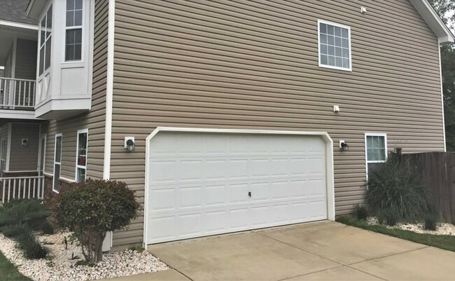 Building Photo - Charming 3-bedroom, 2.5-bathroom home located in the heart of Hopkins, SC