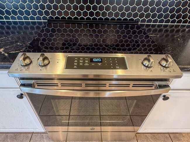 Building Photo - 3103 W Zachary Dr