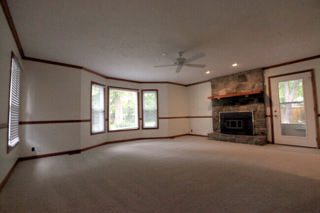 Building Photo - 308 S Baird Ln