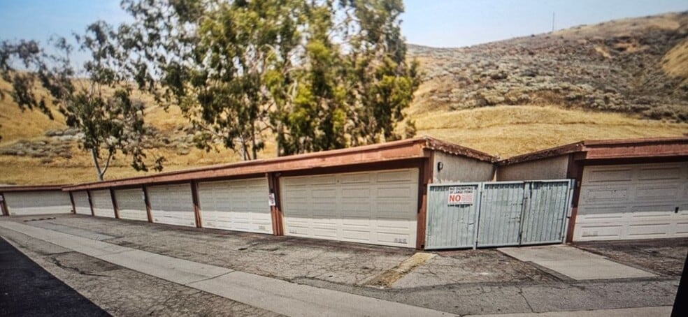 Building Photo - 1400 W Edgehill Rd