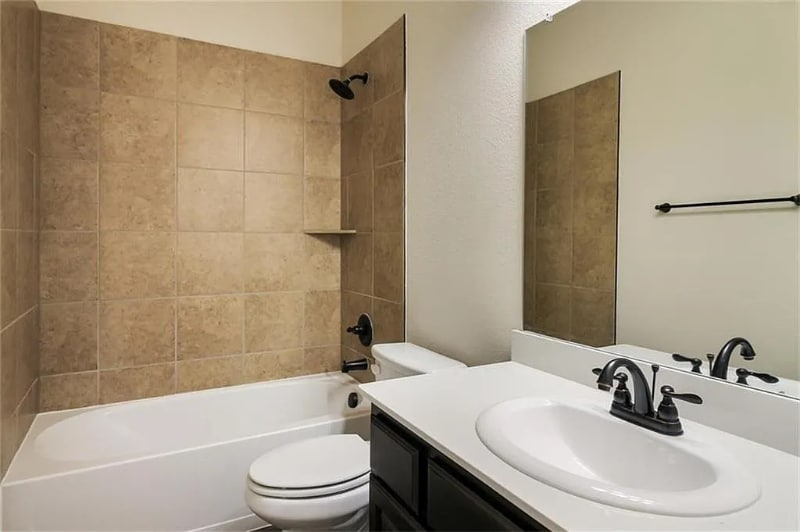 Building Photo - 630 Redwood Dr