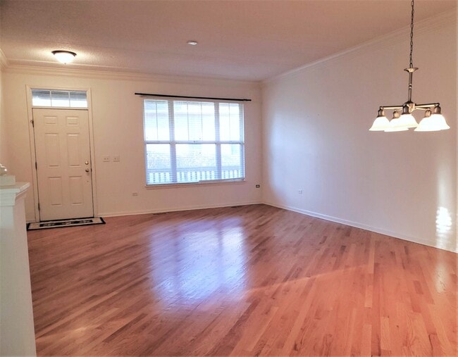 Building Photo - 1914 Crenshaw Cir