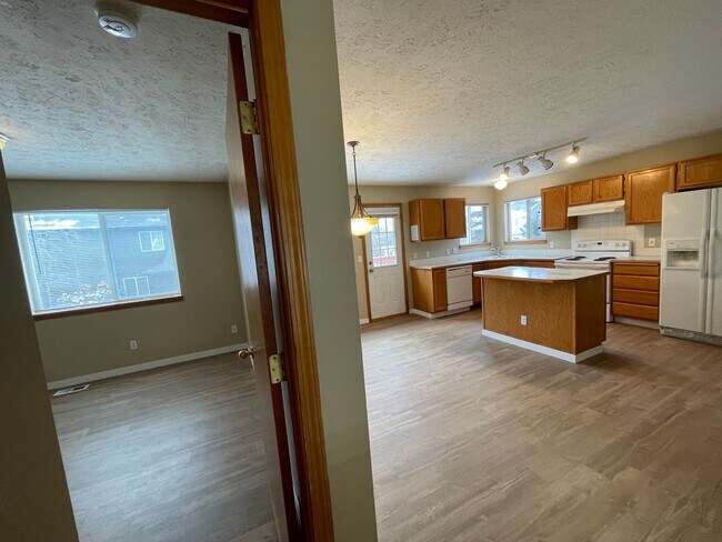 Building Photo - STUNNING SOUTH HILL HOME