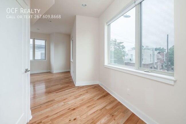 Building Photo - Modern Point Breeze One Bedroom / One Bath...