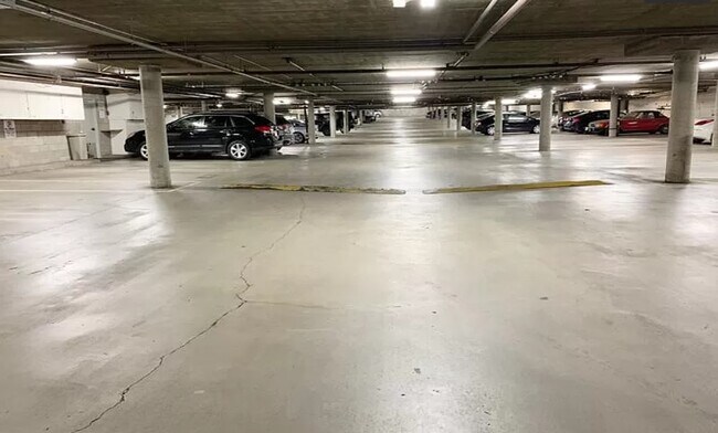 Building Photo - 1242 S Barrington Ave