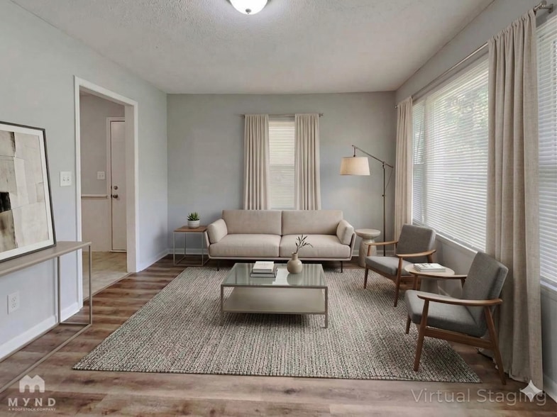 Building Photo - 706 Pond St