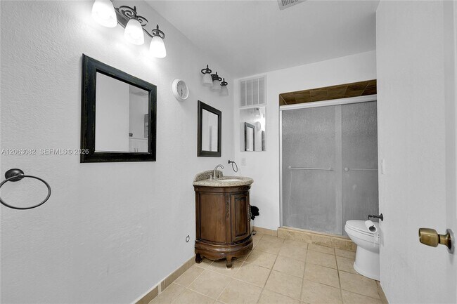 Building Photo - 5520 NW 49th Ave